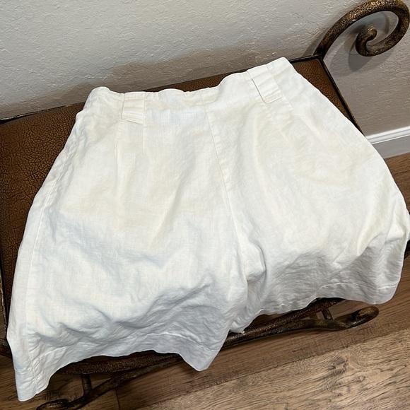 Rafaella brand Women Linen Cotton blend White Pleaded Classic Summertime Shorts! - Picture 7 of 7